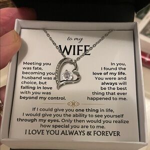 💕Elegant 14k white gold plated Heart Necklace with Crystal Accent❤️